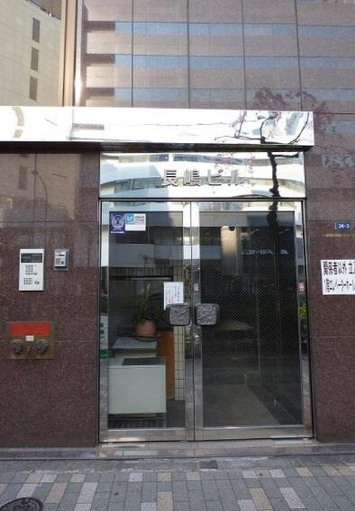 長嶋ビルのエントランス|ゆとりのあるエントランスです