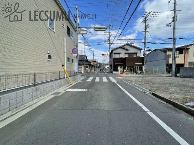 姫路市八代本町2丁目/売土地の前面道路含む現地写真