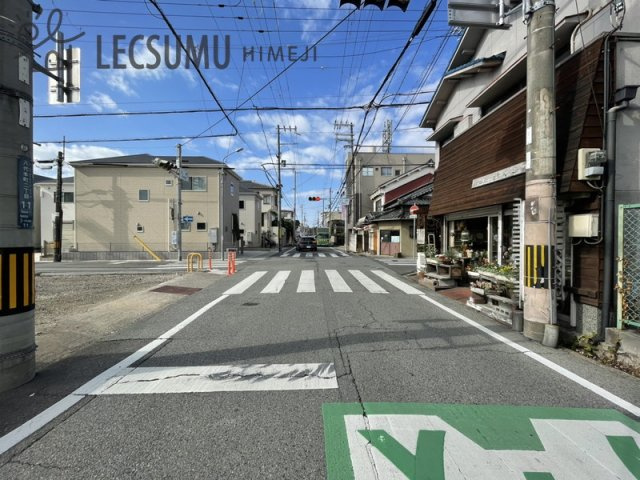 姫路市八代本町2丁目/売土地の前面道路含む現地写真