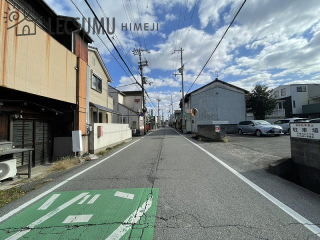 姫路市八代本町2丁目/売土地の前面道路含む現地写真