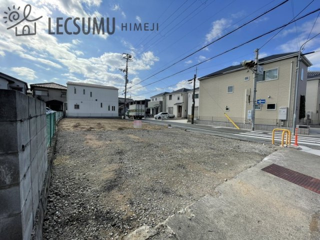 姫路市八代本町2丁目/売土地の前面道路含む現地写真