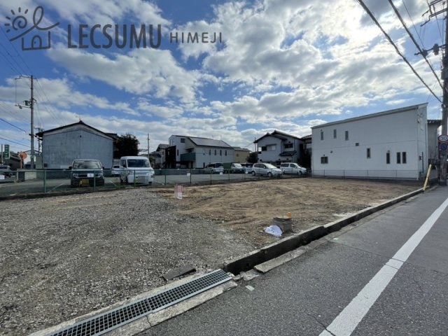 姫路市八代本町2丁目/売土地の前面道路含む現地写真