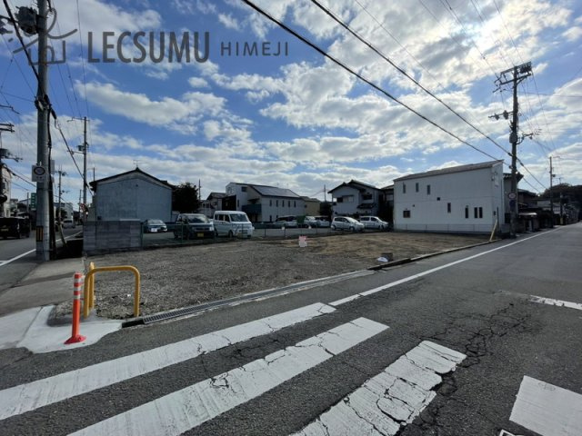 姫路市八代本町2丁目/売土地の前面道路含む現地写真
