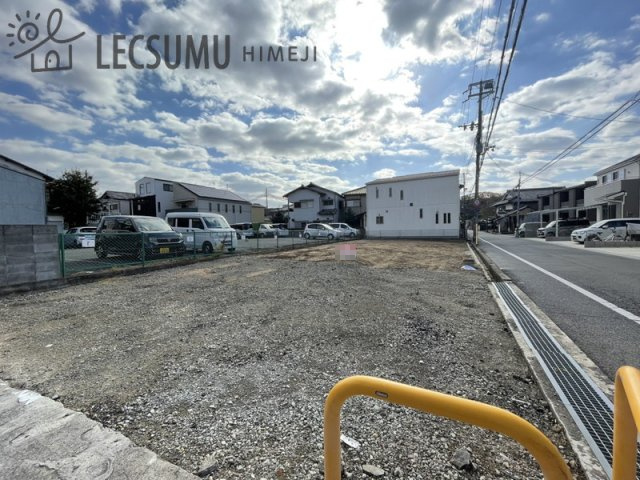 姫路市八代本町2丁目/売土地の前面道路含む現地写真