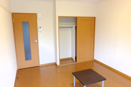 落ち着いて過ごせるお部屋なので、寝室にいかがでしょうか