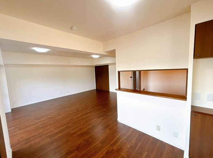 リフォーム　中古マンション　ダイアパレス岐阜長良　平成10年築の居間・リビング|リビング別角度