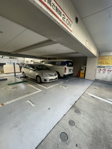 AXAS代々木アジールコートの駐車場