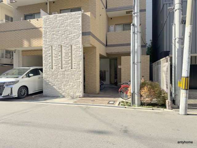 トモ南堀江のエントランス