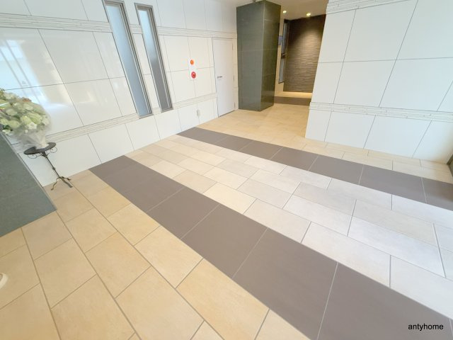 トモ南堀江のロビー