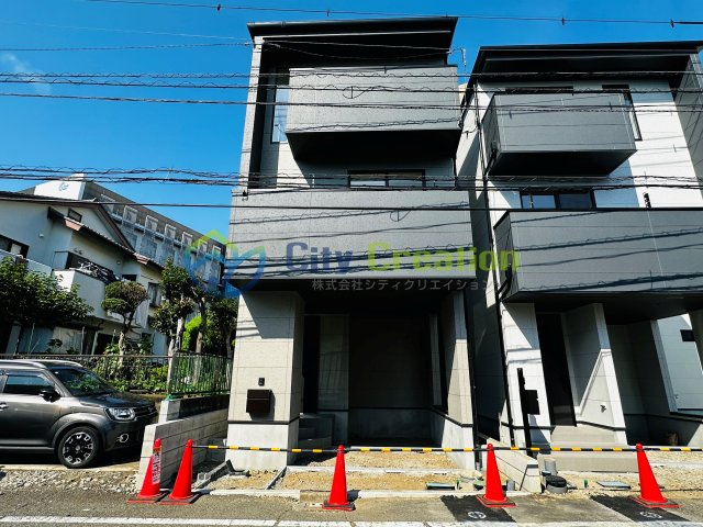 【成約御礼】藤沢市辻堂神台２丁目　新築戸建の前面道路含む現地写真