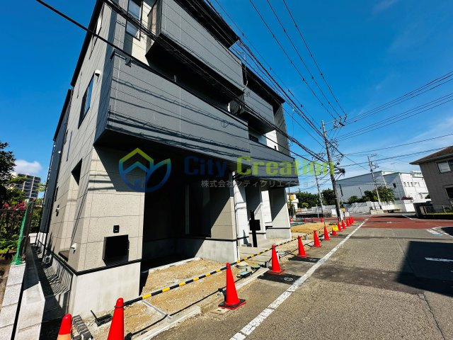 【成約御礼】藤沢市辻堂神台２丁目　新築戸建の前面道路含む現地写真