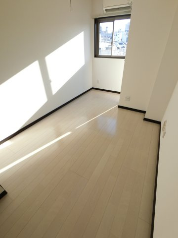 寿マンションの居間・リビング