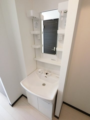 寿マンションの独立洗面台