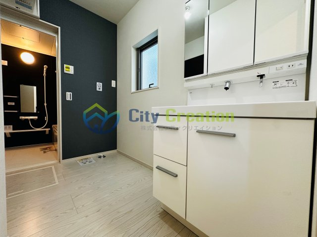 平塚市平塚１期  新築戸建全２棟　2号棟の独立洗面台