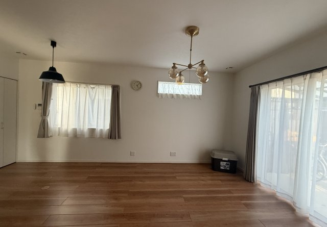 高崎市成田町30-97の居間・リビング