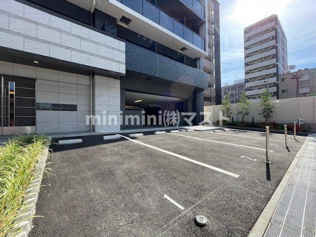 プレサンス緑橋ソレアスの駐車場