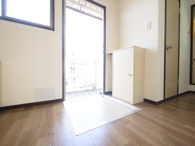 パナハイツ芳泉Ａ棟の玄関