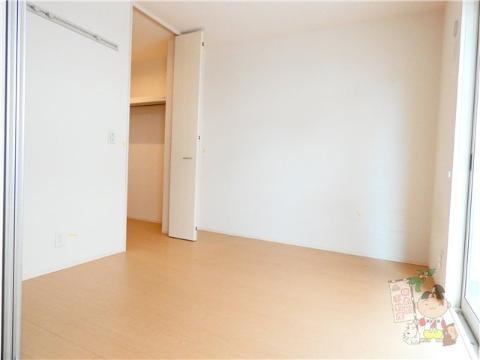 ルピナス高柳東町３の居間・リビング|洋室