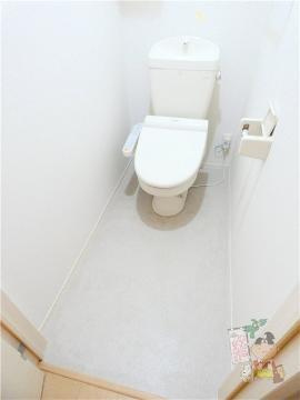 ルピナス高柳東町３のトイレ|シャワー付トイレ
