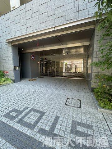 プレミスト小田原栄町の駐車場