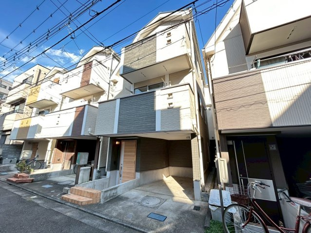 練馬区北町2丁目　中古戸建の外観|子育てしやすい住環境！教育施設や商業施設も徒歩圏内に充実。
2025.08.31撮影

ご内見希望・資料請求などお気軽にお問い合わせ下さい！
03-5990-5201