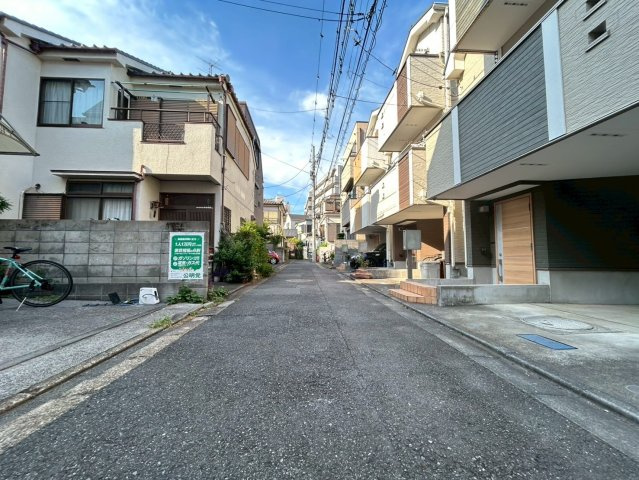 練馬区北町2丁目　中古戸建の前面道路含む現地写真|自然と触れ合い・便利で安心な暮らしを

ご内見希望・資料請求などお気軽にお問い合わせ下さい！
03-5990-5201