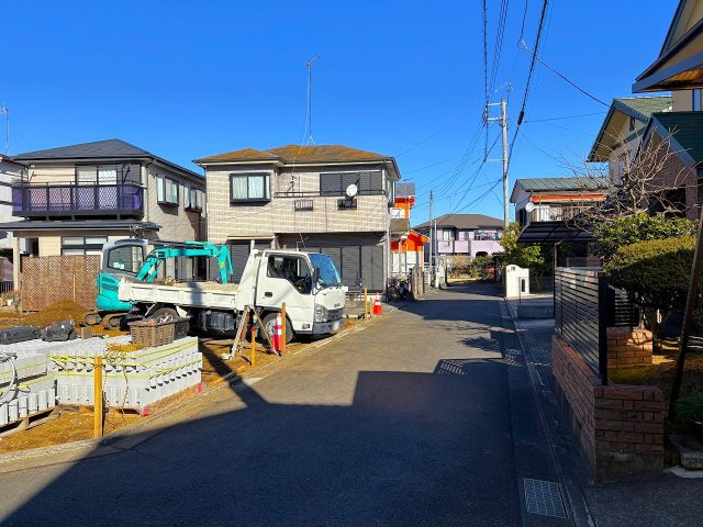 【前面道路含む現地写真】 | □■平塚市南金目 売地■□ | 【南西側道路】静かな住宅地の中に立地した土地