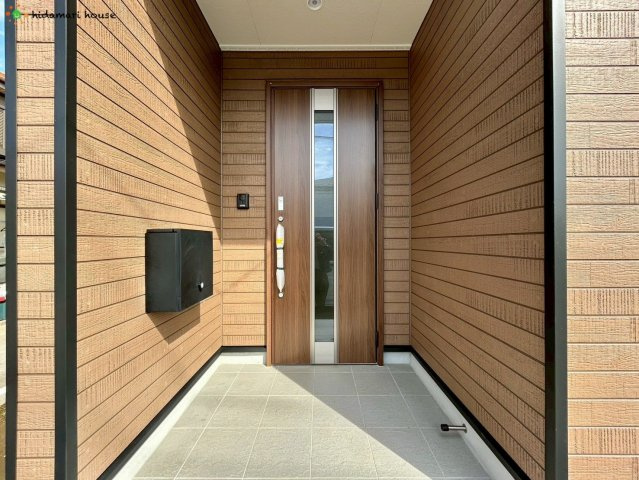 蓮田市黒浜第10　新築平屋戸建　クレイドルガーデン01の玄関