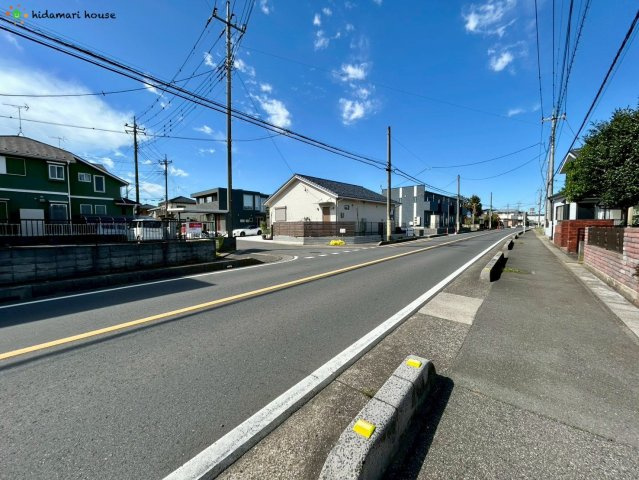 蓮田市黒浜第10　新築平屋戸建　クレイドルガーデン01の前面道路含む現地写真