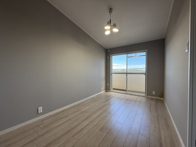 研究学園5団地・526号棟の洋室