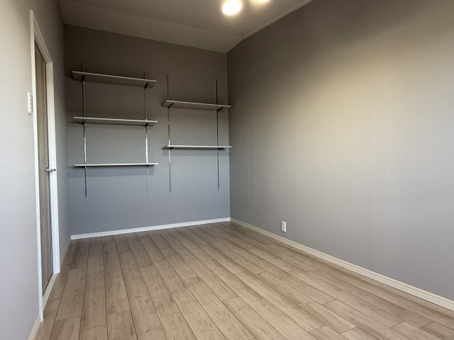 研究学園5団地・526号棟の洋室