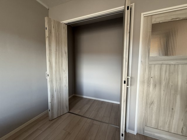 研究学園5団地・526号棟の洋室