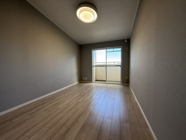 研究学園5団地・526号棟の洋室