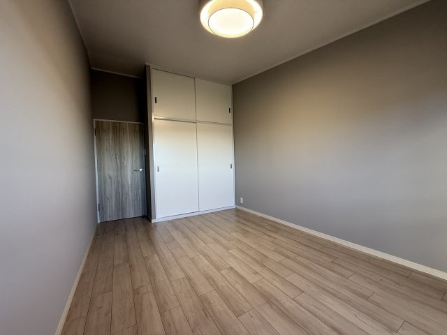 研究学園5団地・526号棟の洋室