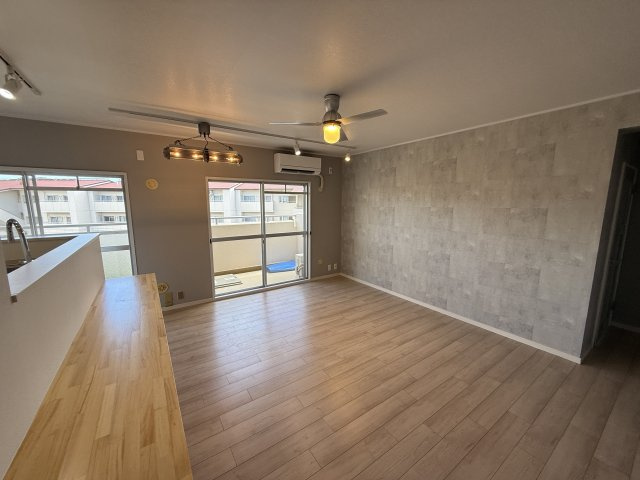 研究学園5団地・526号棟の居間・リビング