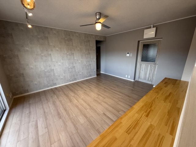 研究学園5団地・526号棟の居間・リビング