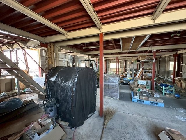 井上町9丁目貸倉庫の内装