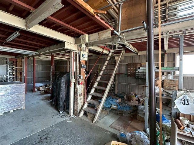 井上町9丁目貸倉庫の内装