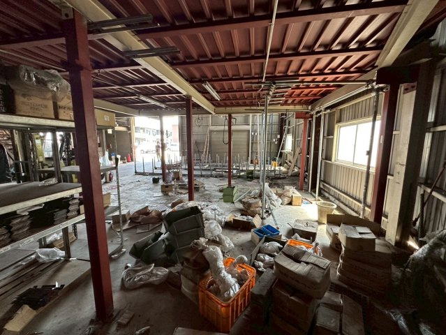 井上町9丁目貸倉庫の内装