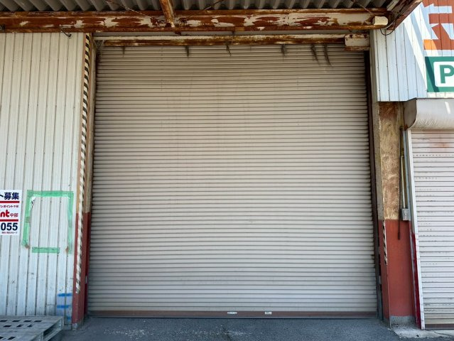 井上町9丁目貸倉庫の外観