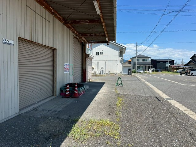 井上町9丁目貸倉庫の外観