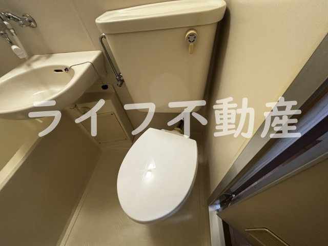 ハイツ松風のトイレ|落ち着いた色調のトイレです