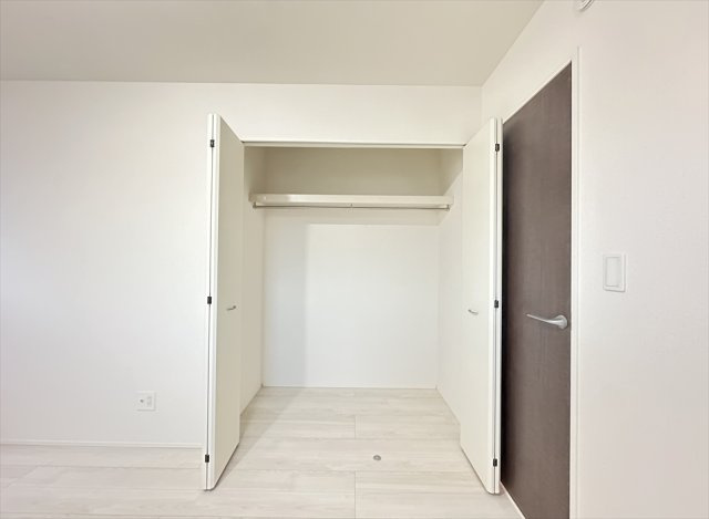 【収納】 | 朝霞市宮戸3丁目　新築一戸建住宅　全2棟　(丸井志木店) | ハンガーパイプ付のクローゼット