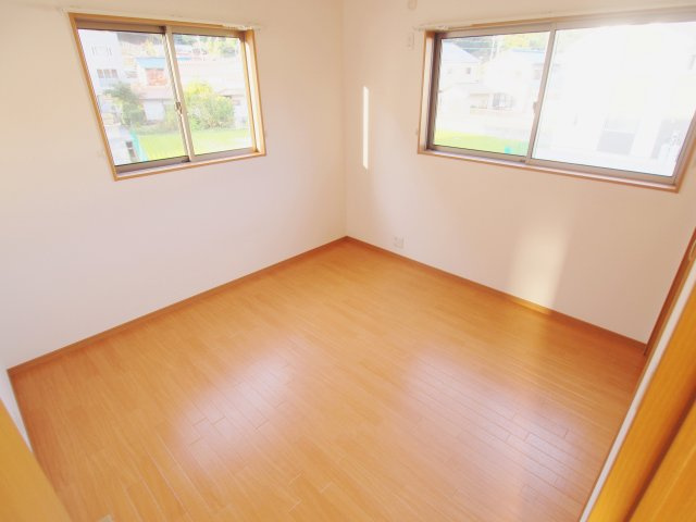 Skyfield B棟の洋室