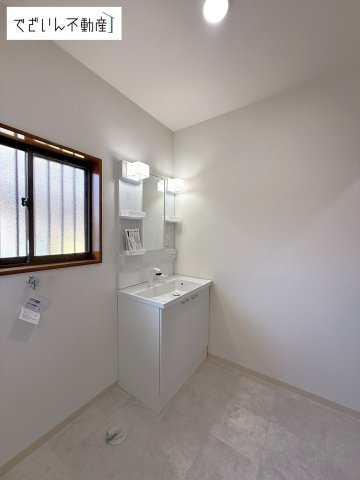 【独立洗面台】 | 本庄市小島南3丁目　中古住宅   | 現地(2025年7月撮影)