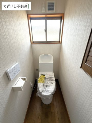 【トイレ】 | 本庄市小島南3丁目　中古住宅   | 2Fトイレ
現地(2025年7月撮影)