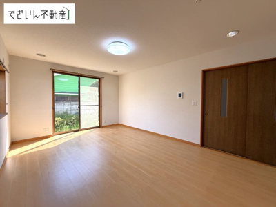 【居間・リビング】 | 本庄市小島南3丁目　中古住宅   | 現地(2025年7月撮影)