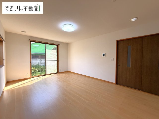 【居間・リビング】 | 本庄市小島南3丁目　中古住宅   | 現地(2025年7月撮影)