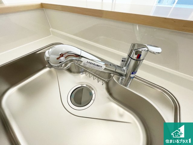 天理市田町　第1期　新築一戸建ての設備|浄水器を内蔵！炊飯時、お茶を作る時に安心してお水を使えます！お湯と冷水、浄水と原水、シャワーの切替えもワンタッチです！