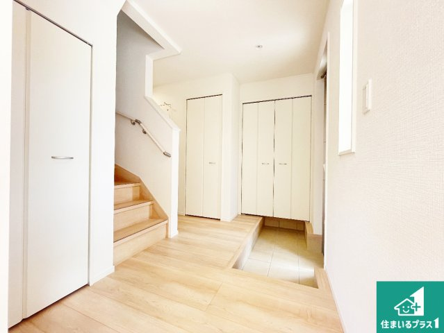 天理市田町　第1期　新築一戸建ての玄関|シューズボックスにはたくさんの靴が収納できるので玄関周りはいつもスッキリ！ご家族が増えても安心！